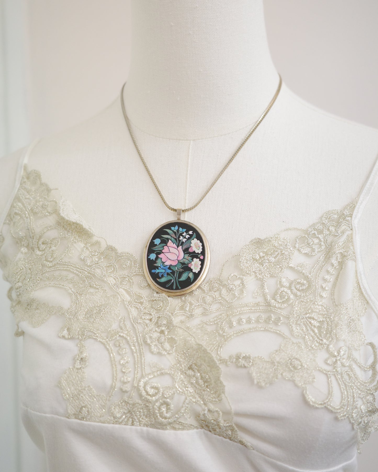 Avon Vintage Floral Necklace