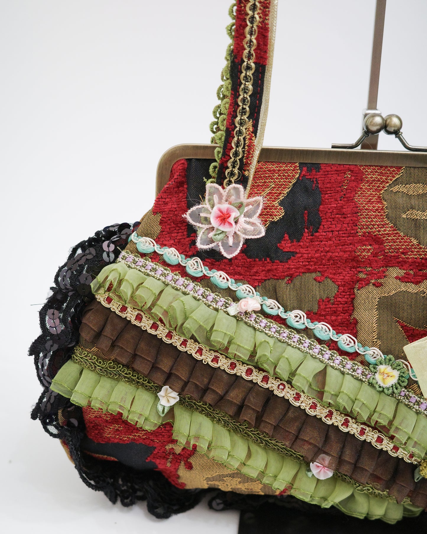 Victorian Style Lace Kiss-Lock Bag