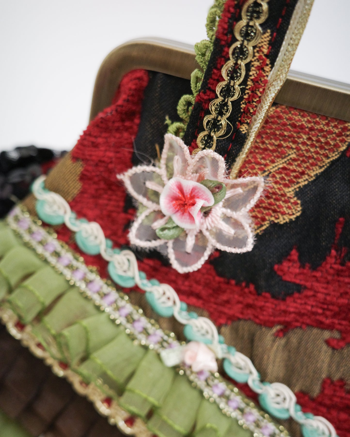 Victorian Style Lace Kiss-Lock Bag
