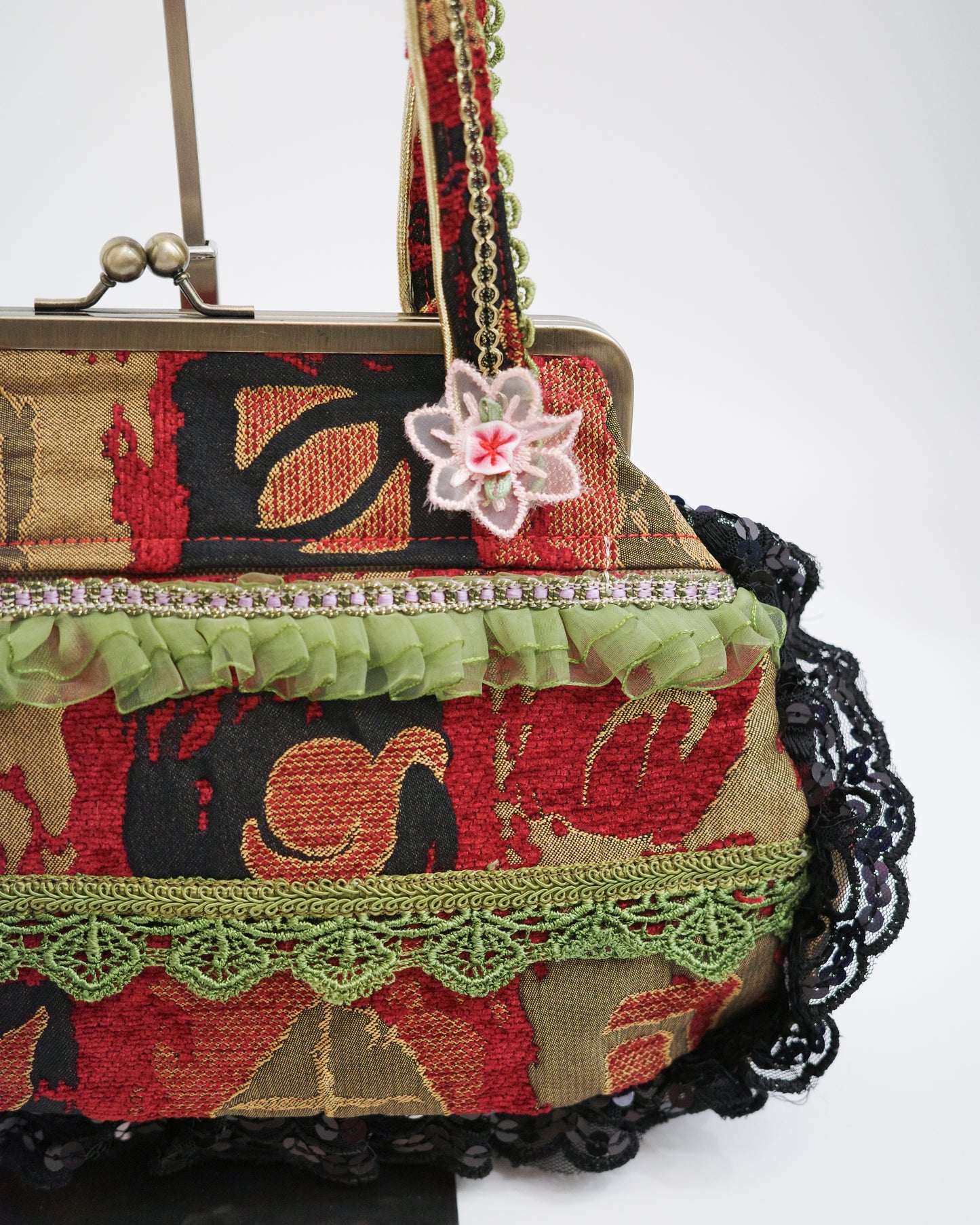 Victorian Style Lace Kiss-Lock Bag